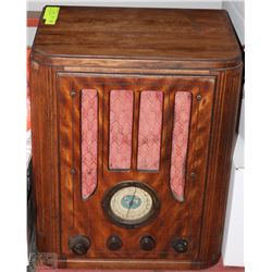 ANTIQUE VICTOR RADIO