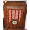Image 1 : ANTIQUE VICTOR RADIO