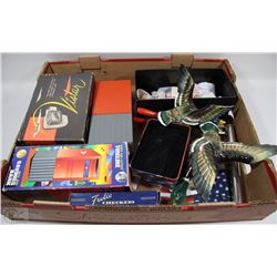 TRAY OF COLLECTIBLES