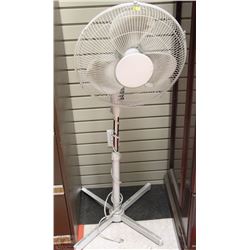 FLOOR FAN