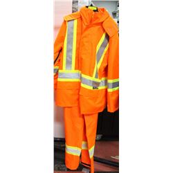 PAIR OF BRAND NEW CONDOR LARGE JACKET AND LARGE