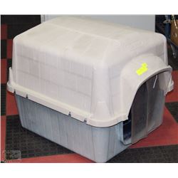 TOP PAW DOG HOUSE WITH WIND FLAPS AND FOAM PAD