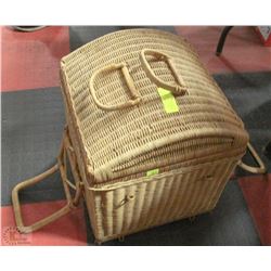 WICKER PICNIC BASKET WITH WINE HOLDERS,NAPKIN