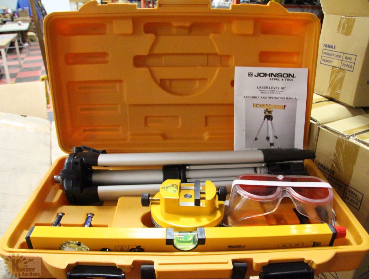 JOHNSON LASER LEVEL WITH TRIPOD KIT