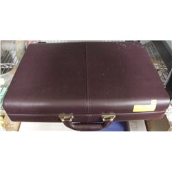 TRAVEL LOCKABLE BRIEFCASE, CARD INSIDE TO SET