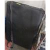 Image 1 : NEW FOLDING PORTABLE MASSAGE TABLE IN BAG