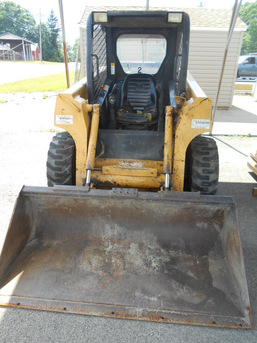 JOHN DEERE Skid Steer 240 w Bucket