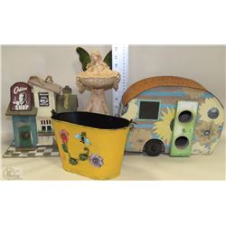 FLAT WITH TWO WOODEN BIRD HOUSES, METAL GARDEN