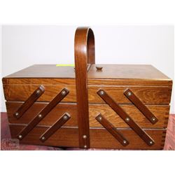 VINTAGE DUCK TAILED SEWING BOX
