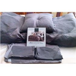 NEW 5 PIECE QUEEN COMFORTER SET