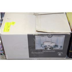 SINGLE FLUSH MOUNT LIGHT FIXTURE