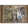 Image 1 : LOT OF ASSORTED SOCKETS AND VISES AND MORE