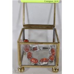 AMBER BRACELET IN GLASS & BRASS BOX