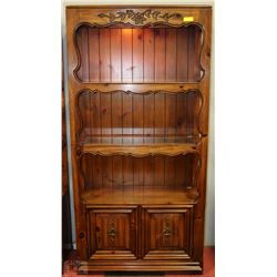 THOMASVILLE CARVED WOODEN BOOKCASE WITH BUILT IN