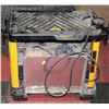 Image 1 : DEWALT THICKNESS PLANER