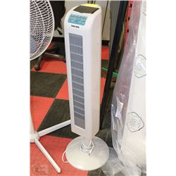 BLACK AND DECKER FLOOR FAN WITH REMOTE (IN TOP)