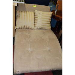 MICROFIBRE LOUNGE CHAIR WITH 2 THROW CUSHIONS