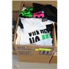 Image 1 : BOX WITH 33 ASSORTED GRAPHIC TEES IN ASSORTED