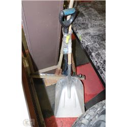 BUNDLE OF SHOVELS & FLOOR SQUEEGY