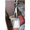 Image 1 : BUNDLE OF SHOVELS & FLOOR SQUEEGY