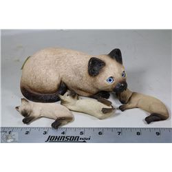 COLLECTION OF SIAMESE CATS INCLUDING SANDICAST