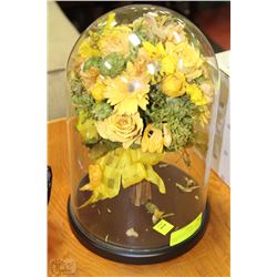 DRIED BOUQUET INSIDE GLASS DOME