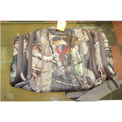 BADLANDS CAMO HIP BAG