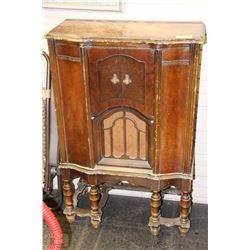 ESTATE GENERAL ELECTRIC RADIO IN CABINET