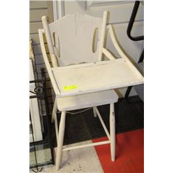 VINTAGE WHITE WOOD HIGHCHAIR