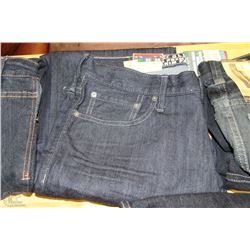 OLD NAVY NEW JEANS SIZSE 32/34 STRAIGHT