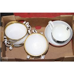 FLAT WITH 8 COLLECTOR TUSCAN SOUP BOWLS (MADE IN