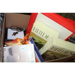 ART LOT INCL. LIGHT BOXES,EMBOSSING SET, PAPER