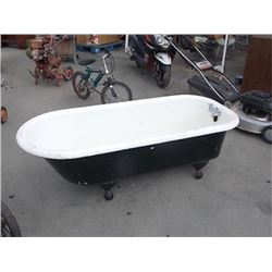 VINTAGE CLAW FOOT CAST IRON BATH TUB