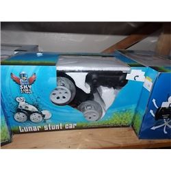 REMOTE CONTROL LUNAR STUNT CAR