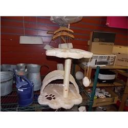 CAT SCRATCHER POST / TOY