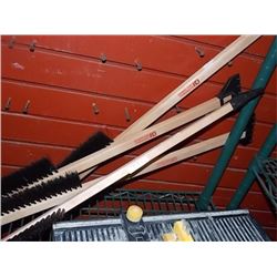 NEW WINDOW SCRAPER/BRUSH - 4 TTL