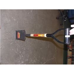 NEW SHOVEL - BULLDOG - TRUE TEMPER - D-HANDLE