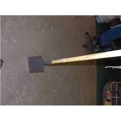 NEW SHOVEL - LONG HANDLE FLAT NOSE