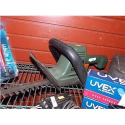 B & D 2.6AMP ELECTRIC HEDGE TRIMMERS