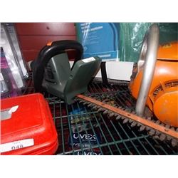 ELECTRIC B & D  HEDGE TRIMMER