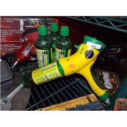 MIRACLE GROW FEED SPREADER WITH 3 BOTTLES