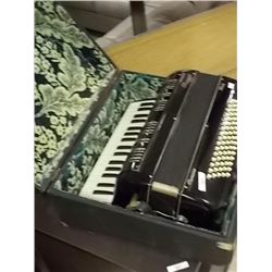 VINTAGE ITALIAN ACCORDIAN - "MAGGI NUMANA"