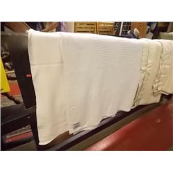 BLANKETS - WHITE - 2 TTL