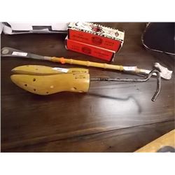 VINTAGE SHOE STRETCHER - AND BOOT HORSE WITH HORSE TOP