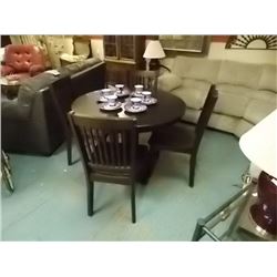 ROUND MAHOGANY DINING TABLE & 4 CHAIRS