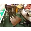 Image 3 : ROUND MAHOGANY DINING TABLE & 4 CHAIRS