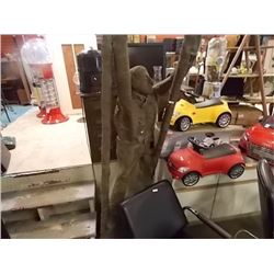 STATUE - APPROX 5 ' TALL - MAN ON STILTZ