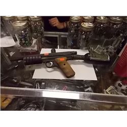 PAINT BALL GUN WITH CO2 TANK