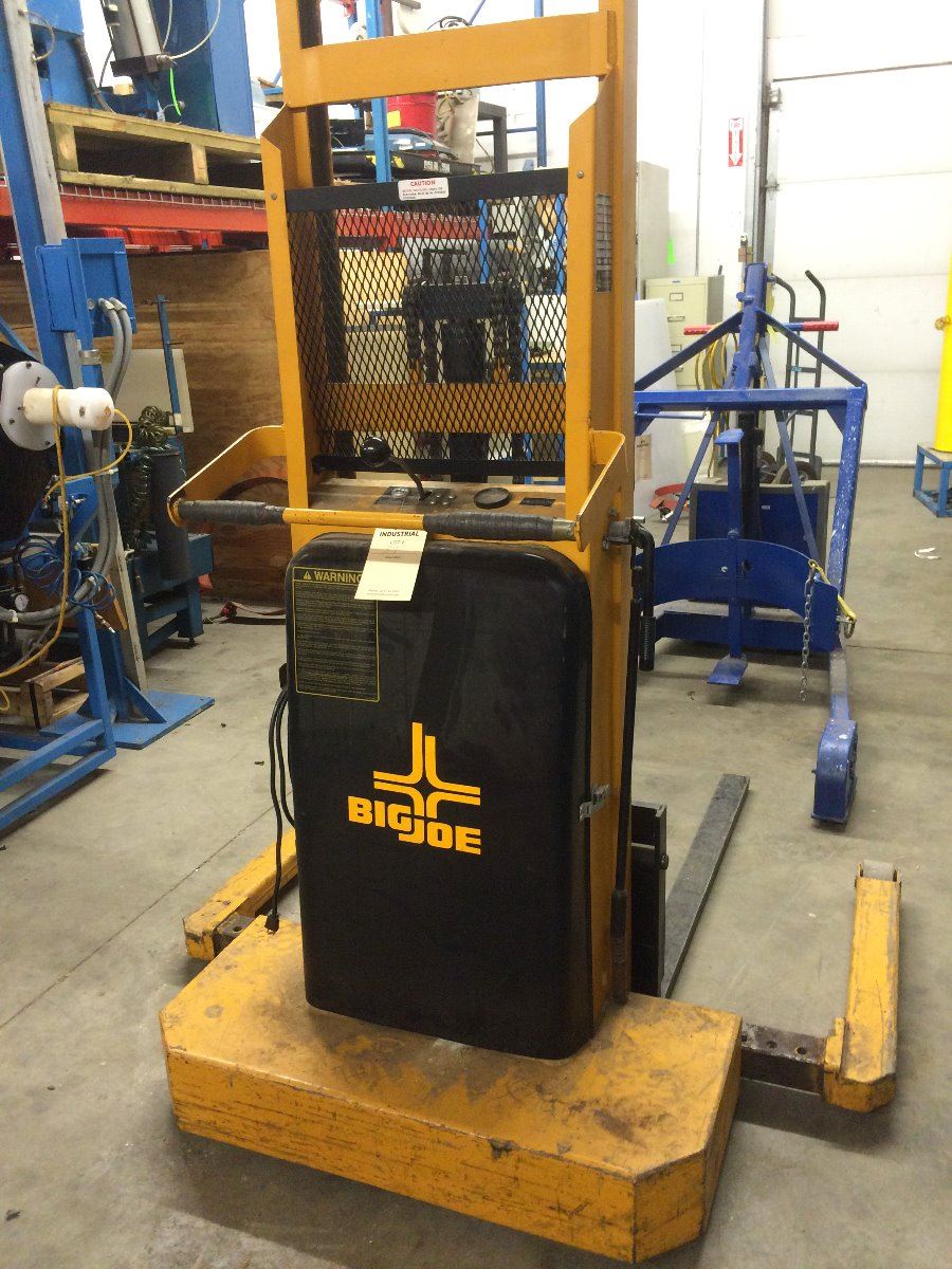 Big Joe model 1518 electric walk behind lift capacity 1500 LBS BTM