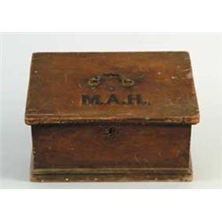 GRAIN PAINTED LIFT TOP BOX